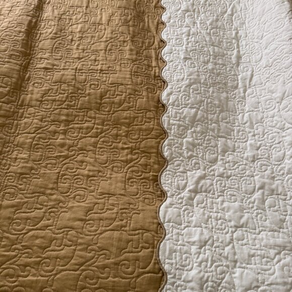 Yves Delormes Coverlet and 2 Euro shams, Full/Queen Tan/Gold - Picture 2 of 3